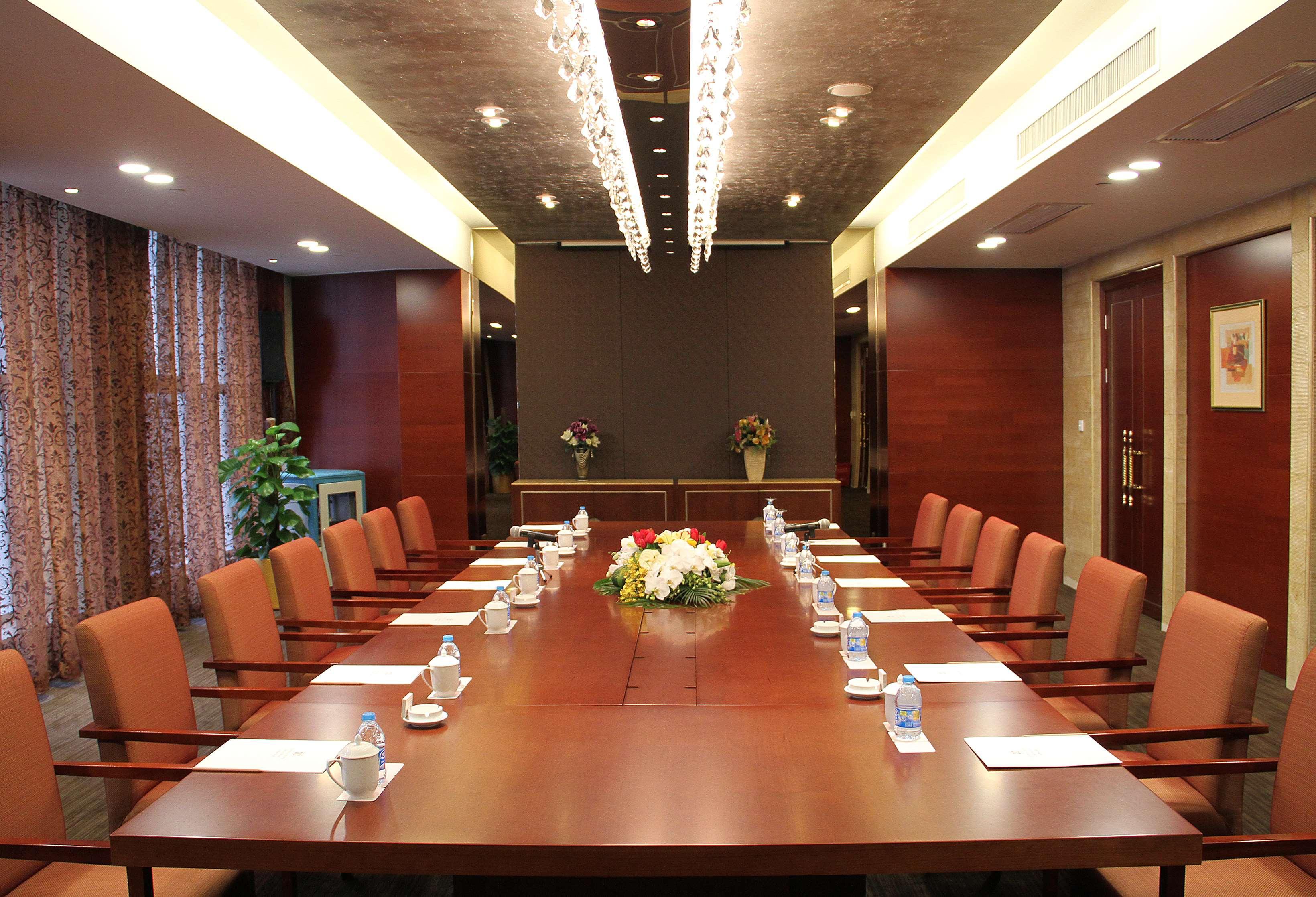 Central Hotel Shanghai - Nanjing Road Business photo