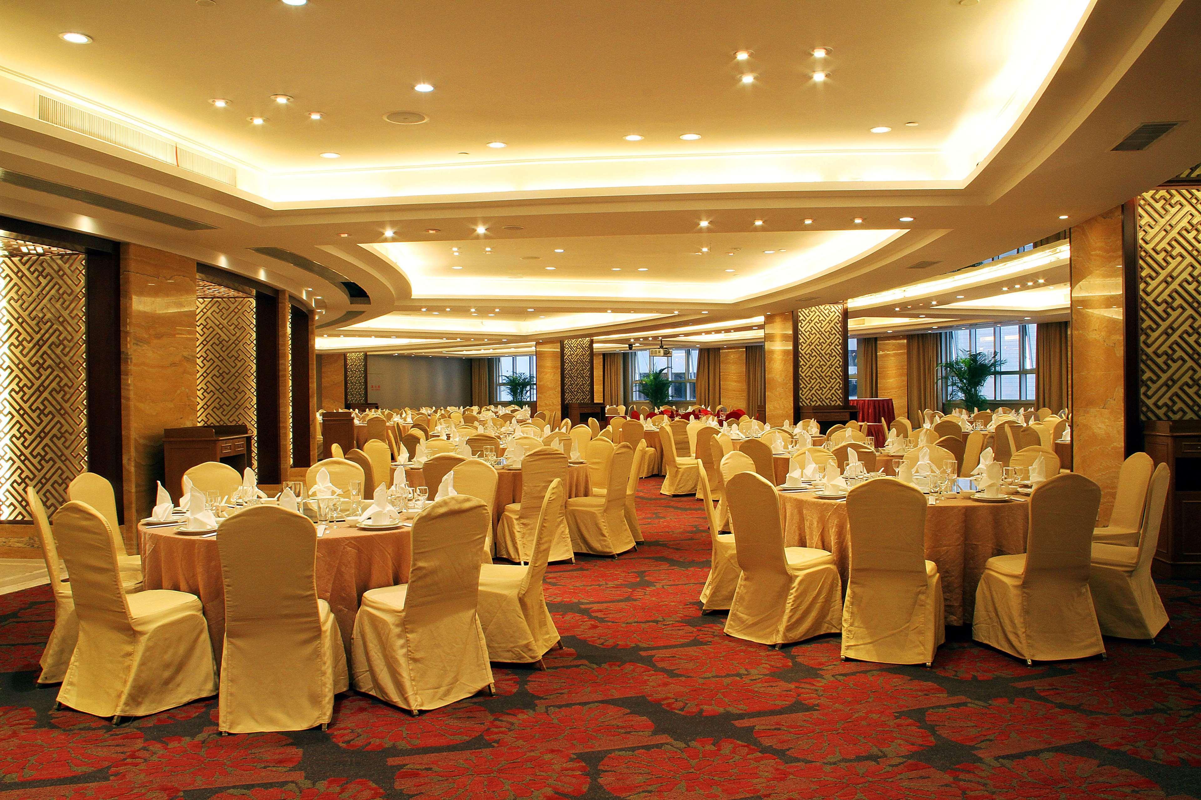 Central Hotel Shanghai - Nanjing Road Facilities photo
