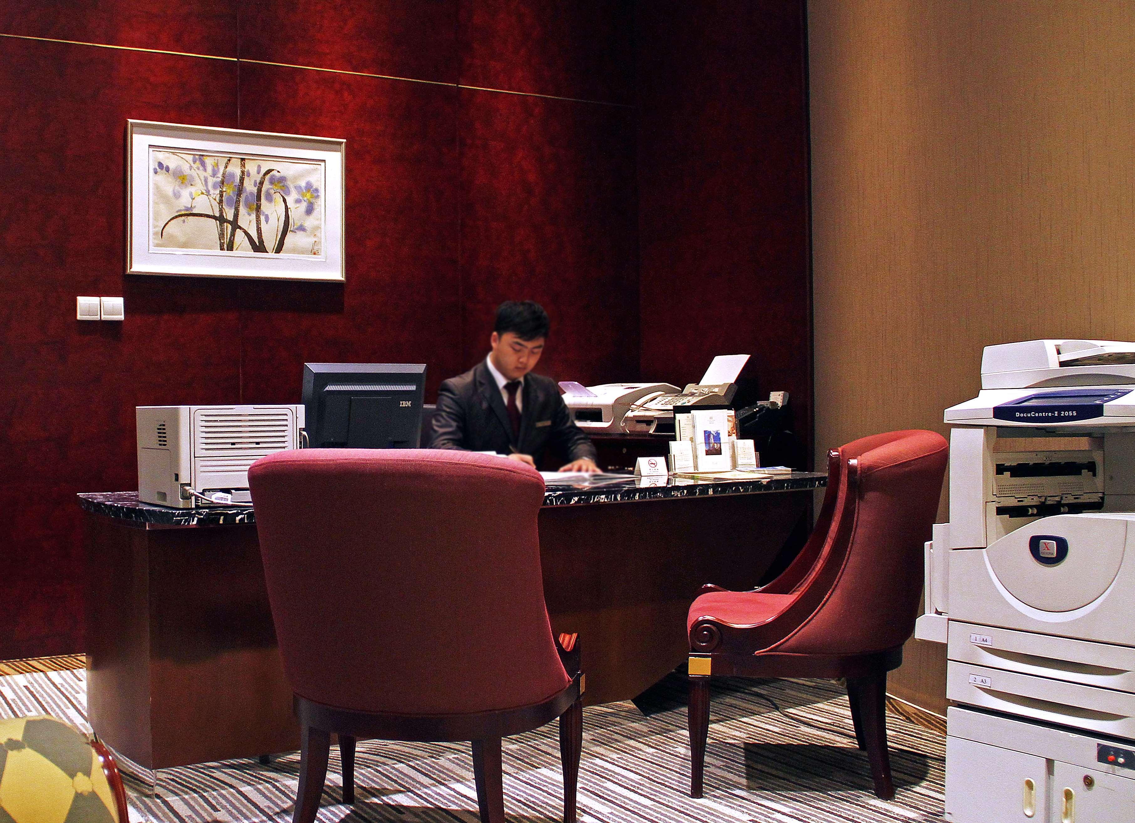 Central Hotel Shanghai - Nanjing Road Business photo