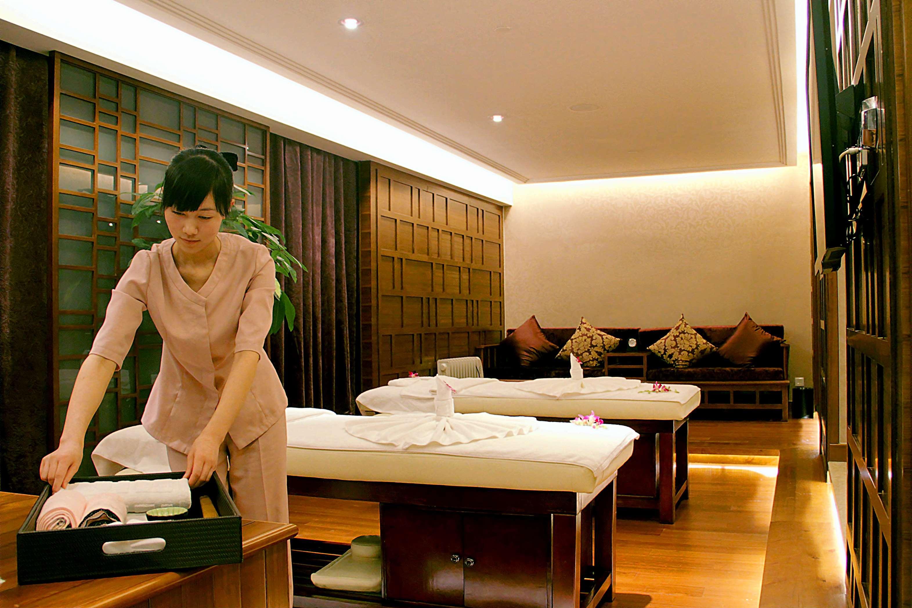 Central Hotel Shanghai - Nanjing Road Facilities photo