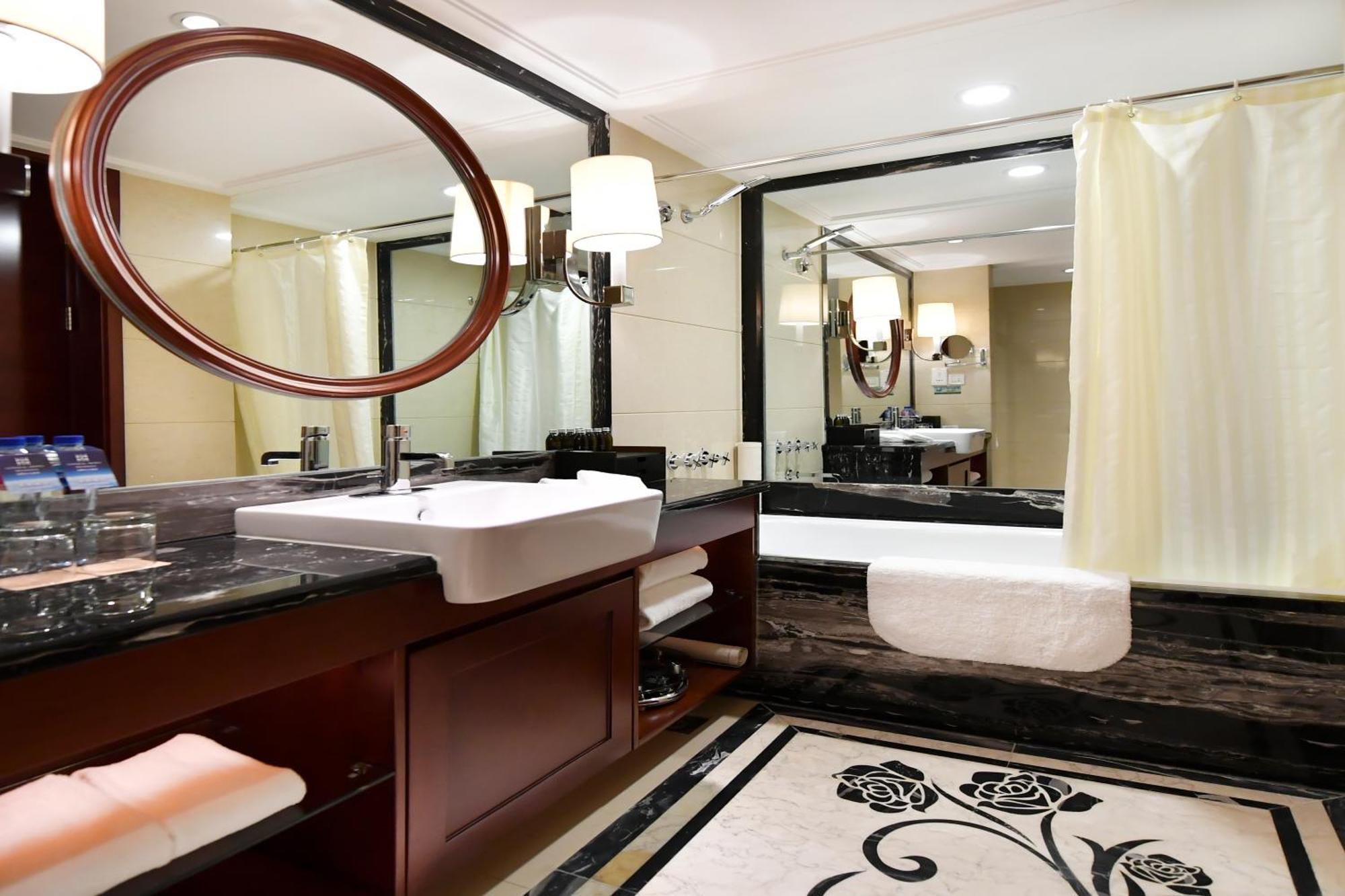 Central Hotel Shanghai - Nanjing Road Exterior photo