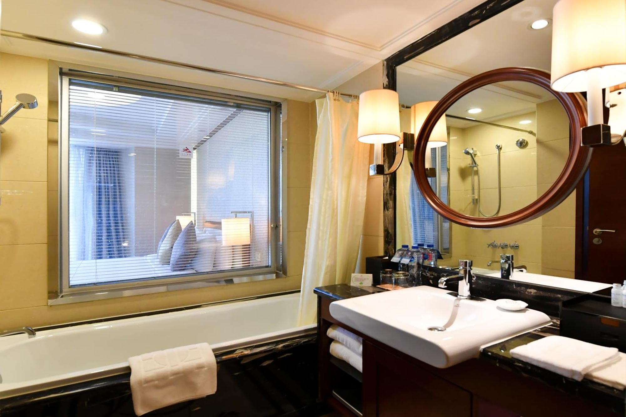 Central Hotel Shanghai - Nanjing Road Exterior photo